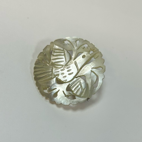 Vintage Jewelry - Vintage Hand Craves MOP Bird Partridge Mother of Pearl Brooch Pin